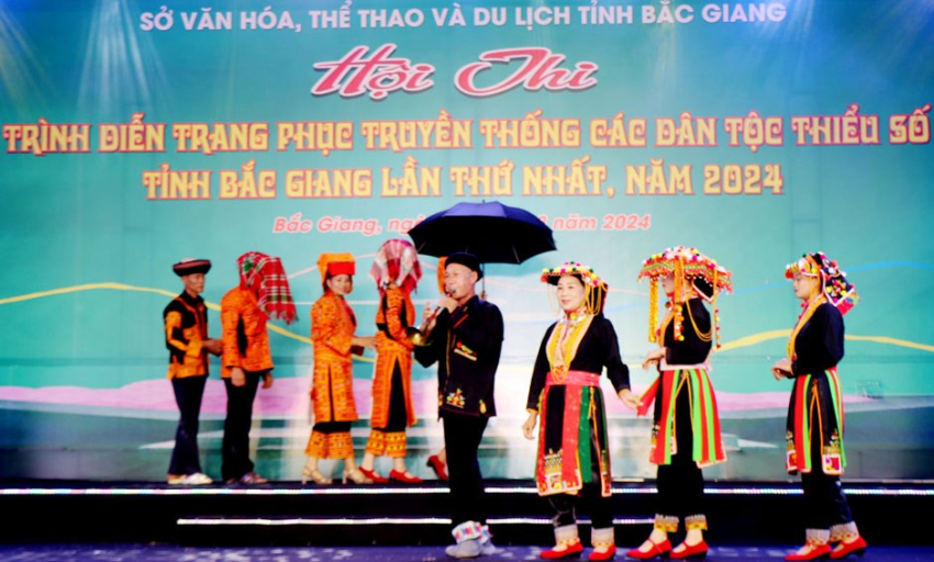 Văn hóa và Du lịch: Bảo tồn trang phục truyền thống người dân tộc thiểu số