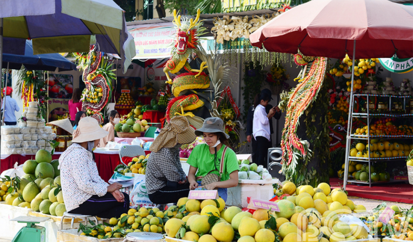 Hội chợ năm nay thu hút 150 gian hàng đến từ các xã, thị trấn và của các hợp tác xã trên địa bàn huyện Lục Ngạn.