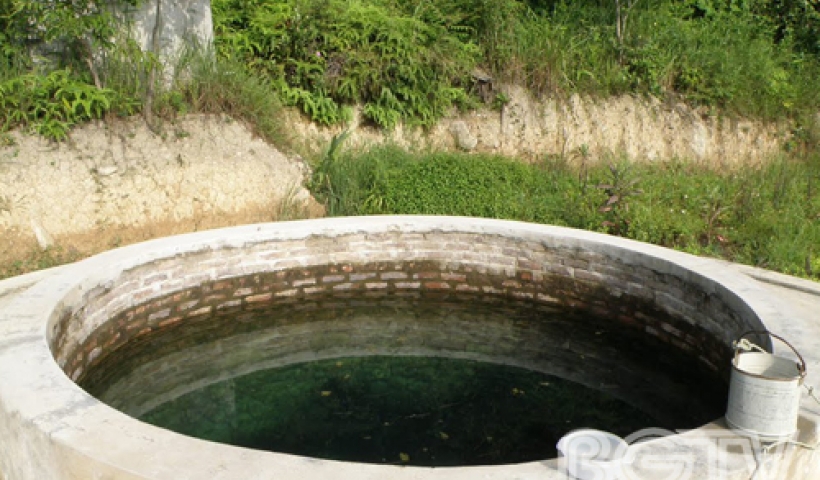 Giếng khơi cạnh chùa – nơi nhiều người tin nguồn nước tại đây không bao giờ cạn.