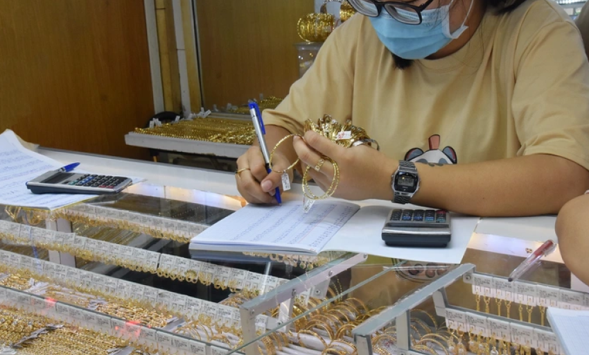 Giá vàng hôm nay 8-11: Tăng vọt trở lại