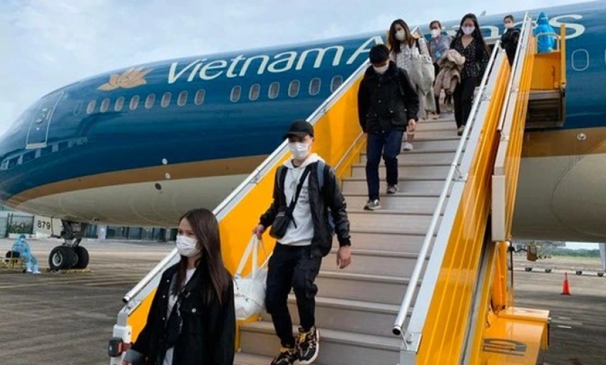 Kiến nghị bỏ test nhanh, hạn chế chuyến bay combo về Hà Nội và TPHCM 