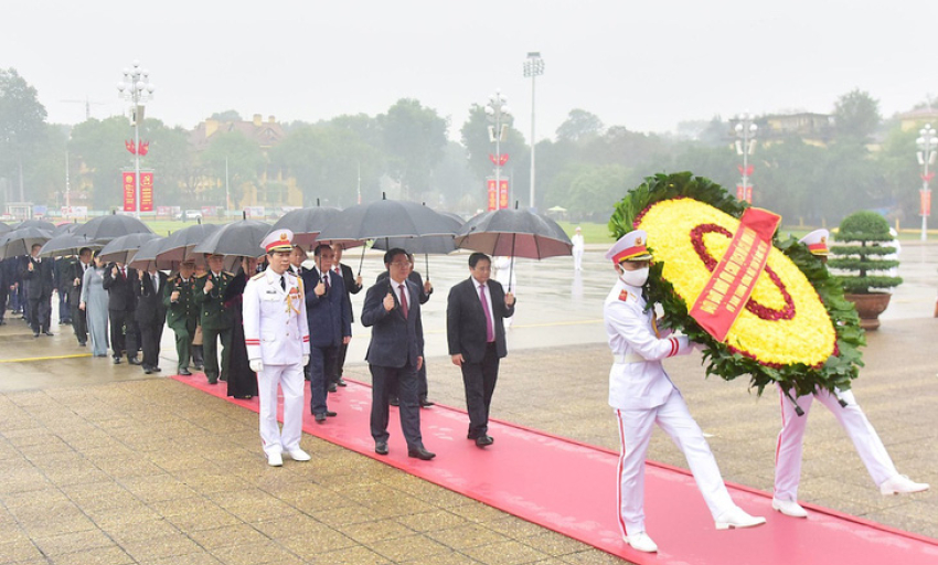 Lãnh đạo Đảng, Nhà nước vào lăng viếng Chủ tịch Hồ Chí Minh nhân ngày thành lập Đảng