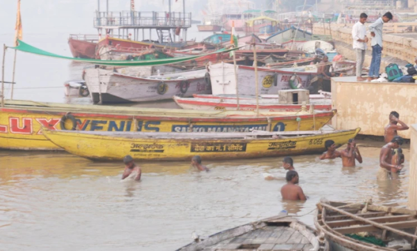 Bình minh trên dòng Ganga huyền thoại