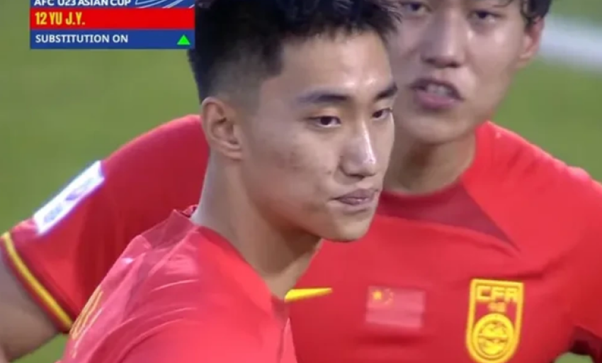 Bế tắc cùng cực, U23 Trung Quốc đưa thủ môn vào đá… tiền đạo