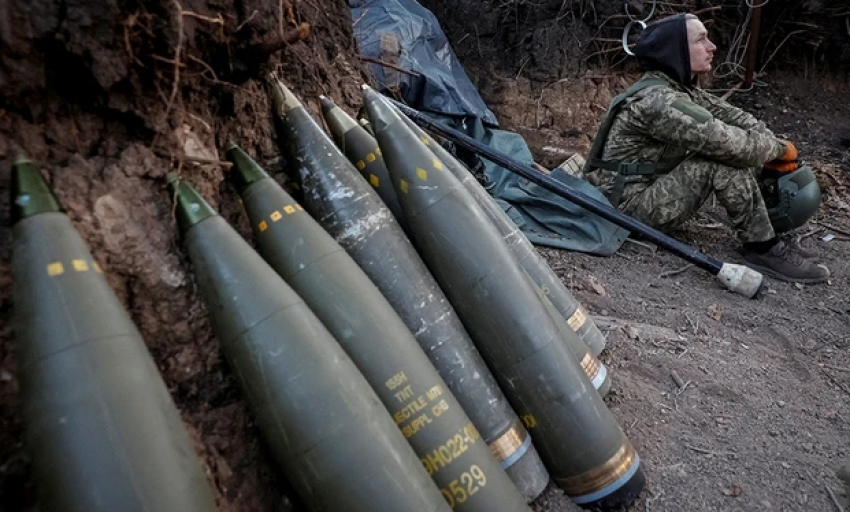 Các nước ồ ạt cam kết gửi vũ khí 'khủng' cho Ukraine