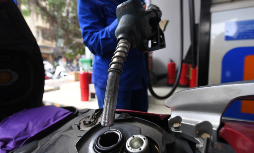 Giá xăng dầu đồng loạt giảm, có loại giảm hơn 700 đồng/lít