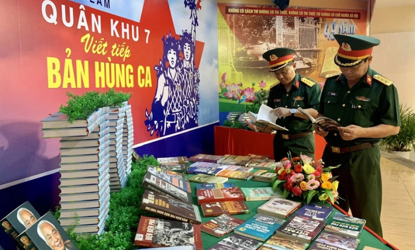 Hơn 200 hiện vật, hình ảnh về chiến thắng Điện Biên Phủ trong triển lãm Quân khu 7 viết tiếp bản hùng ca