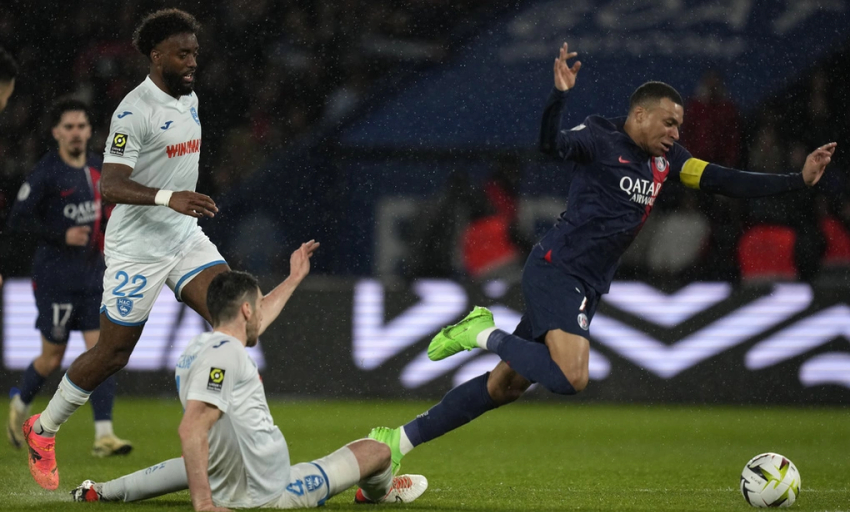 Lyon đánh bại Monaco, PSG vô địch Ligue 1 sớm 3 vòng đấu