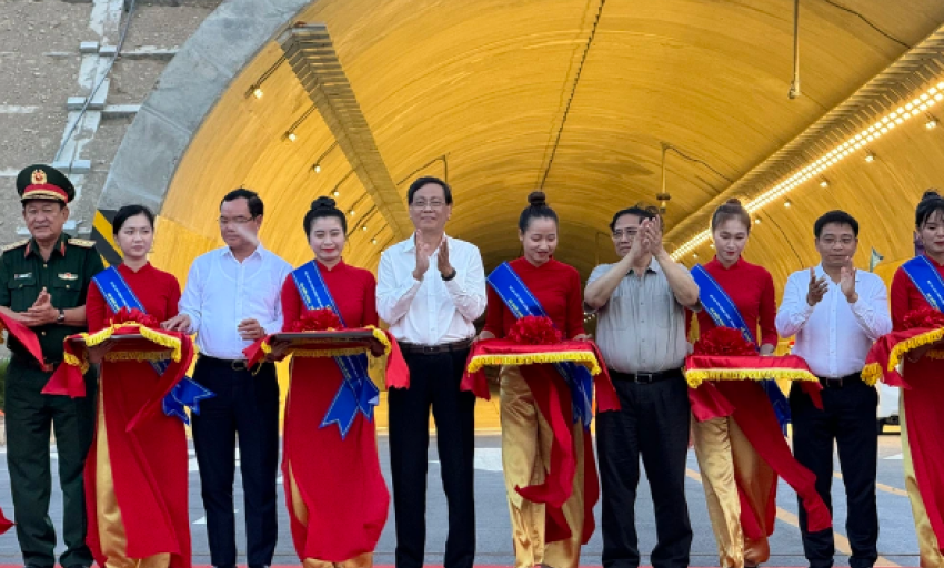 Thủ tướng cắt băng khánh thành cao tốc Cam Lâm - Vĩnh Hảo