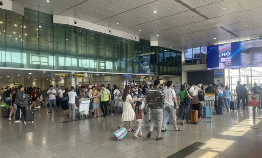 Tin nổi không: Sân bay Tân Sơn Nhất ước giảm hàng vạn khách dịp cao điểm lễ