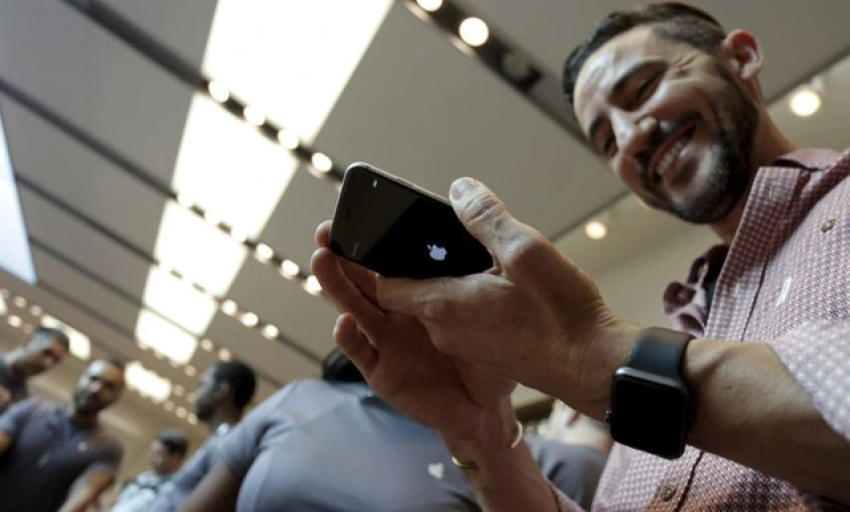 Apple đưa một trong những mẫu iPhone bán chạy nhất thành 'đồ cổ'