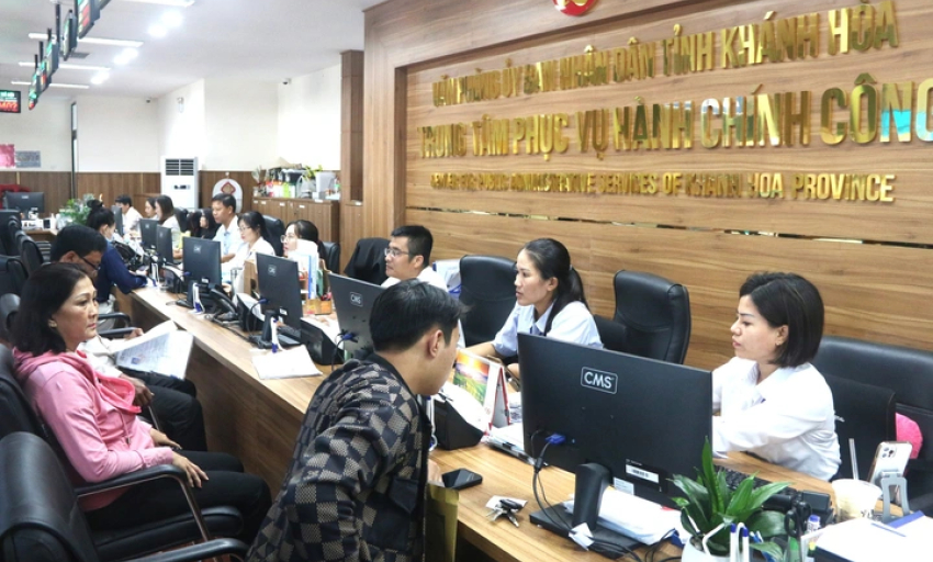 Duy trì 6 ngạch công chức, bổ sung quy định khắc phục 'biên chế suốt đời'