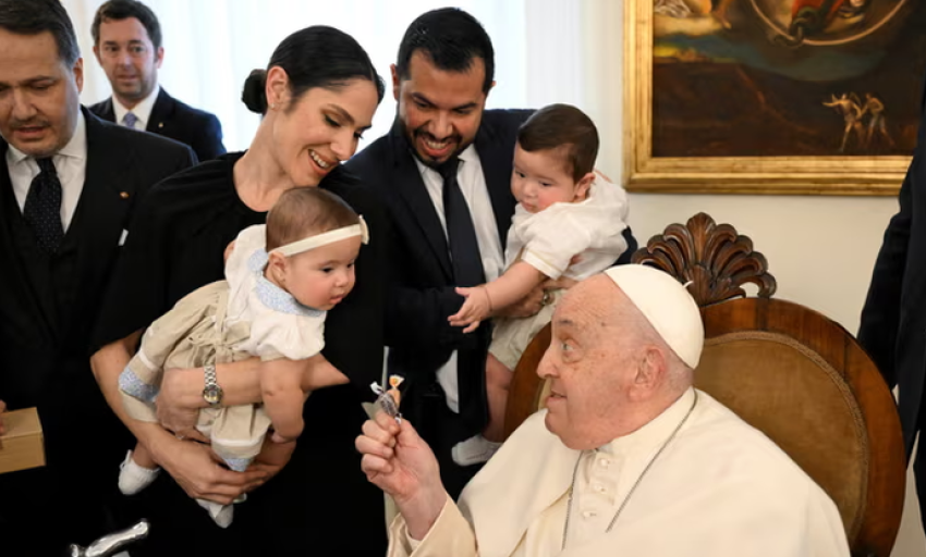 Lãnh đạo các nước chia buồn Giáo hoàng Francis qua đời