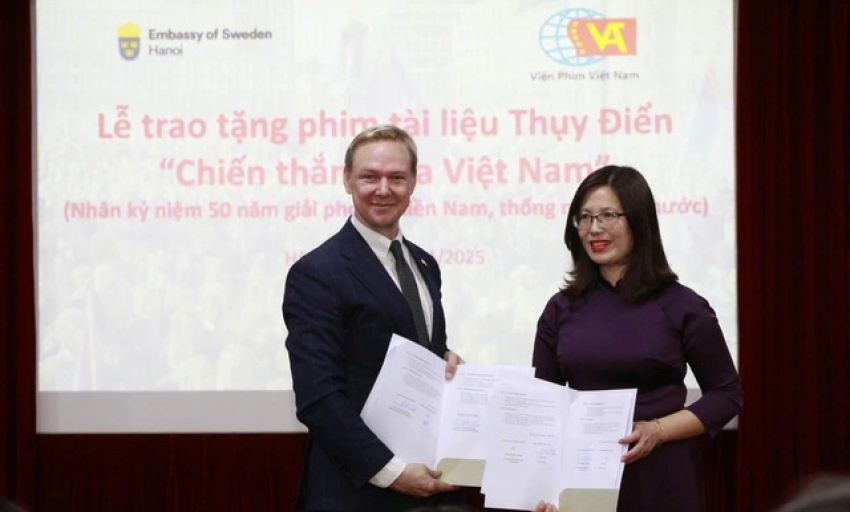 Thụy Điển tặng phim tài liệu Chiến thắng của VN