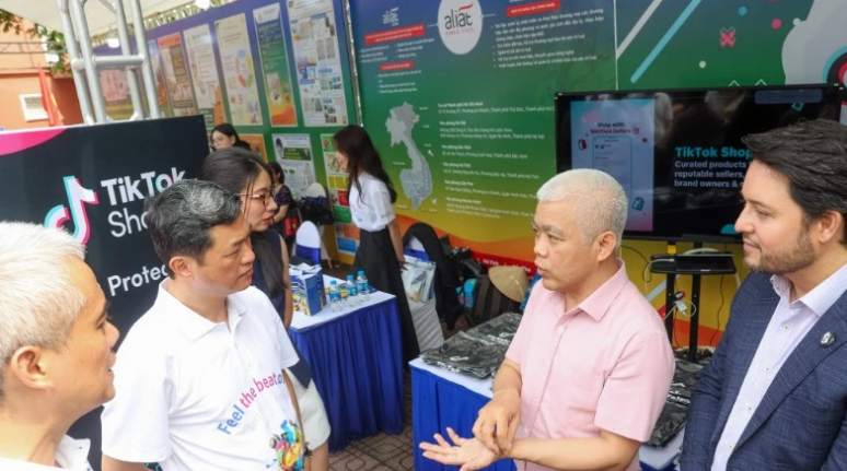 <a href="/tin-tuc/so-huu-tri-tue" title="Sở hữu trí tuệ" rel="dofollow">Sở hữu trí tuệ</a>