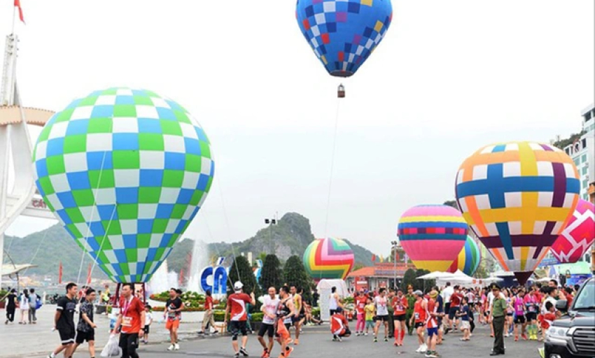 Bay khinh khí cầu miễn phí tại Lễ hội Hoa Phượng đỏ 2024