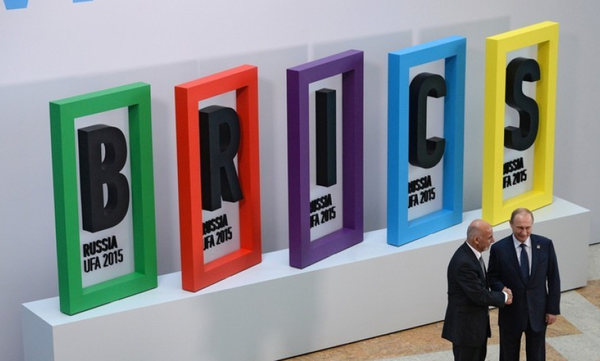 'BRICS nên sẵn sàng cho sự sụp đổ của đồng USD'