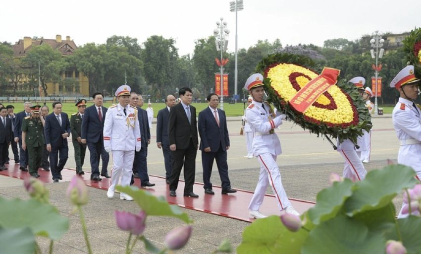 Lãnh đạo Đảng, Nhà nước vào lăng viếng Chủ tịch Hồ Chí Minh