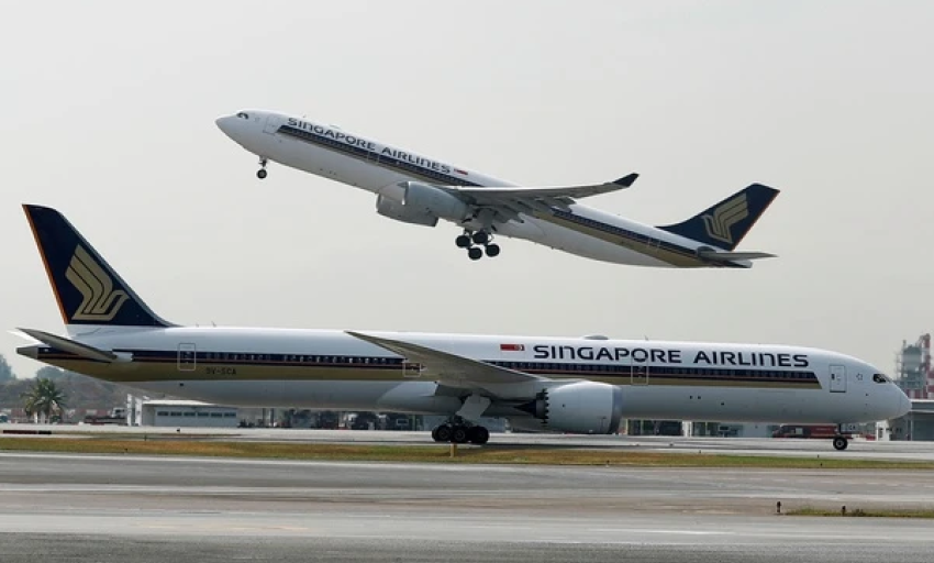 Máy bay Singapore hạ cánh khẩn do nhiễu động, 1 người chết và 30 người bị thương