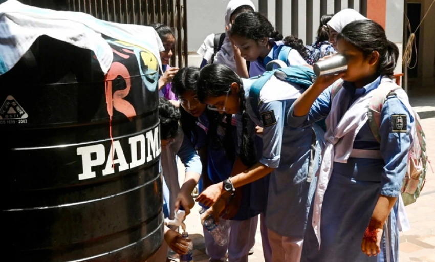 Nhiều nước châu Á tiếp tục đóng cửa trường học vì nắng nóng
