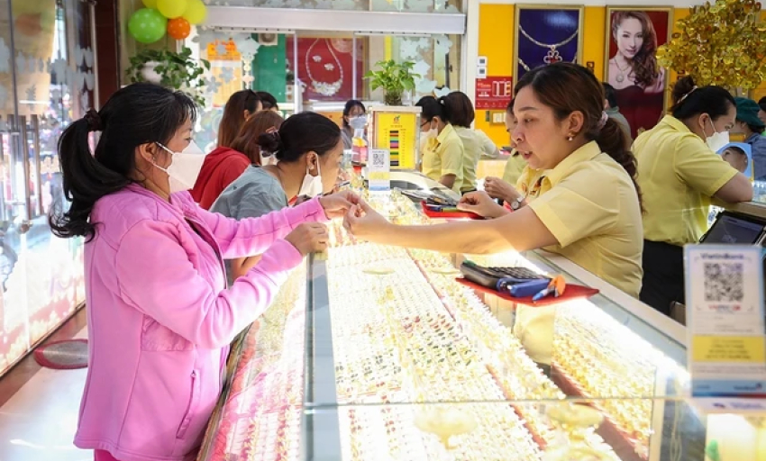 Siết buôn lậu bằng cách 'nới cửa' nhập khẩu nguyên liệu vàng