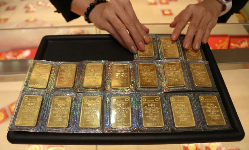 Xô đổ kỷ lục cũ, giá vàng miếng SJC chạm 86 triệu đồng/lượng