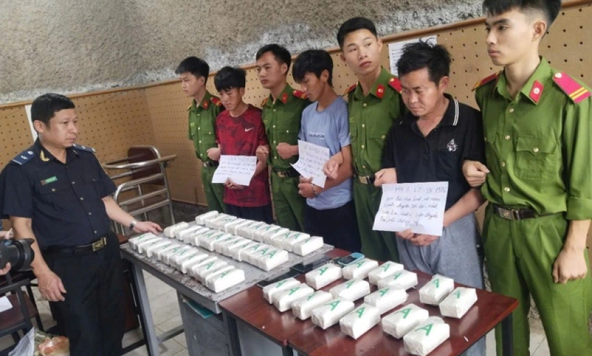 Bắt 3 đối tượng vận chuyển 9 kg ma túy