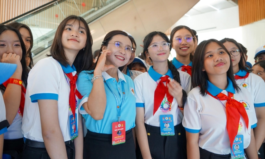 Đại biểu học lớp 6 làm chatbot, hiến kế cho tập đoàn công nghệ bồi dưỡng nhân tài