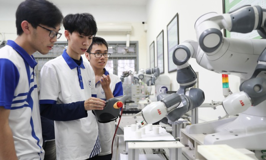 Đại học Quốc gia Hà Nội sẽ rút ngắn bậc cử nhân xuống 2,5 - 3 năm, có thể liên thông thẳng tiến sĩ