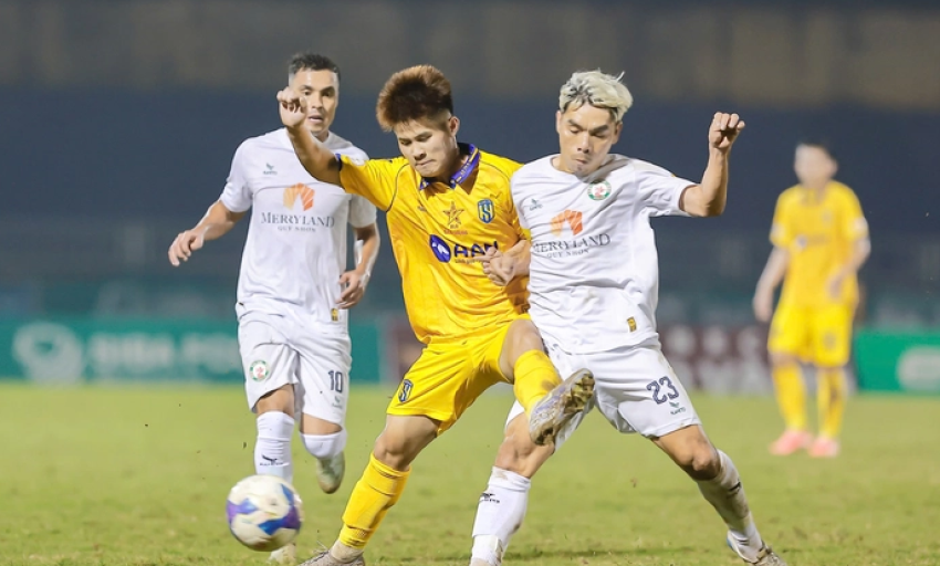 Đua trụ hạng V-League 2024 - 2025: Ai cứu, cứu ai?