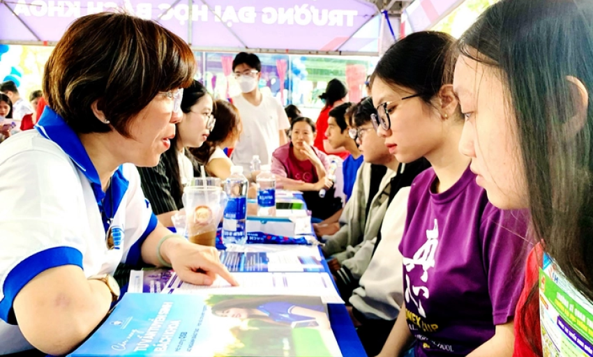 Nhiều trường đại học mở cổng tuyển sinh sớm