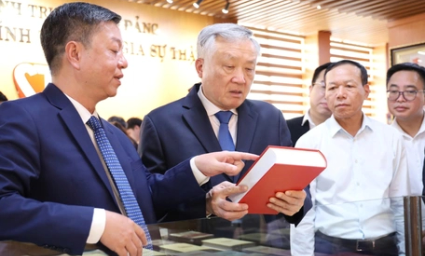 Phó thủ tướng Nguyễn Hòa Bình dự ra mắt tủ sách điện tử Chủ tịch Hồ Chí Minh