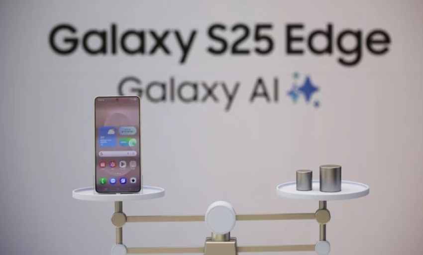 Samsung chế giễu iPhone 'dày và nặng'