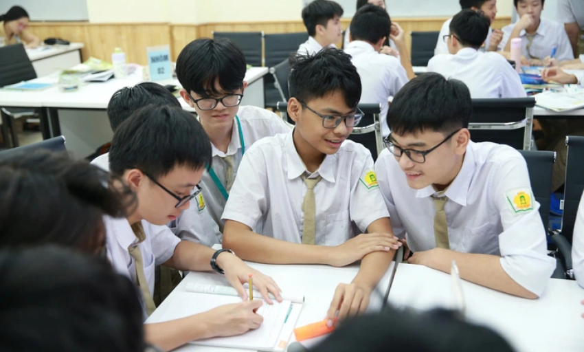 Siết dạy thêm để học sinh tự học: Cần có hướng dẫn, không bỏ mặc các em 'tự bơi'