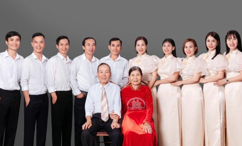 'Siêu' gia đình có 10 người con, đầy đủ nếp tẻ: Dân mạng khen 'sinh khéo quá!'