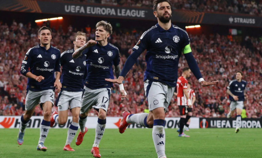 Thủ quân Man Utd đi vào lịch sử