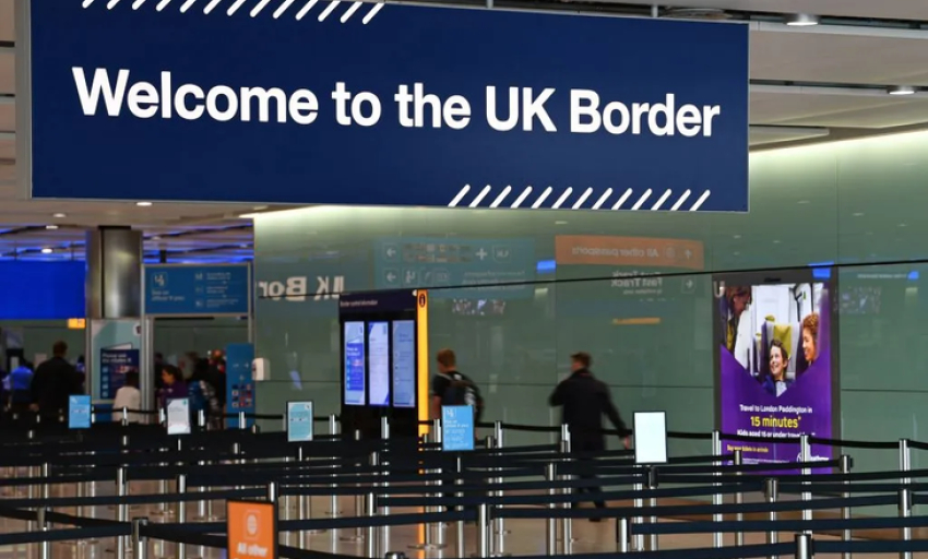 Thủ tướng Anh cam kết siết chặt visa, cải tổ hệ thống nhập cư