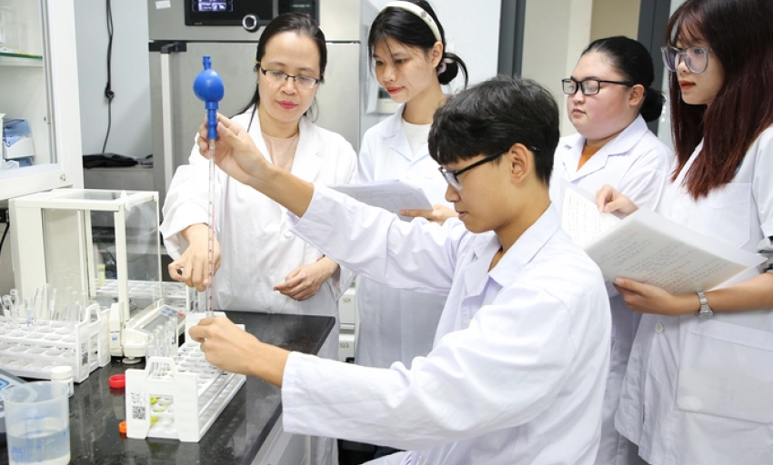 Toàn bộ sinh viên Đại học Quốc gia Hà Nội sẽ học ứng dụng AI từ năm nhất