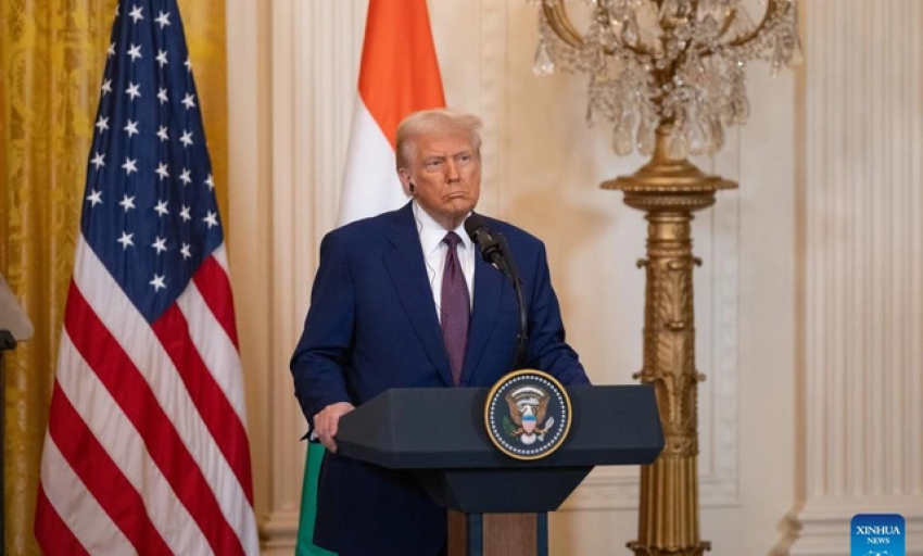 Tổng thống Donald Trump gây tranh cãi với sắc lệnh giảm giá thuốc