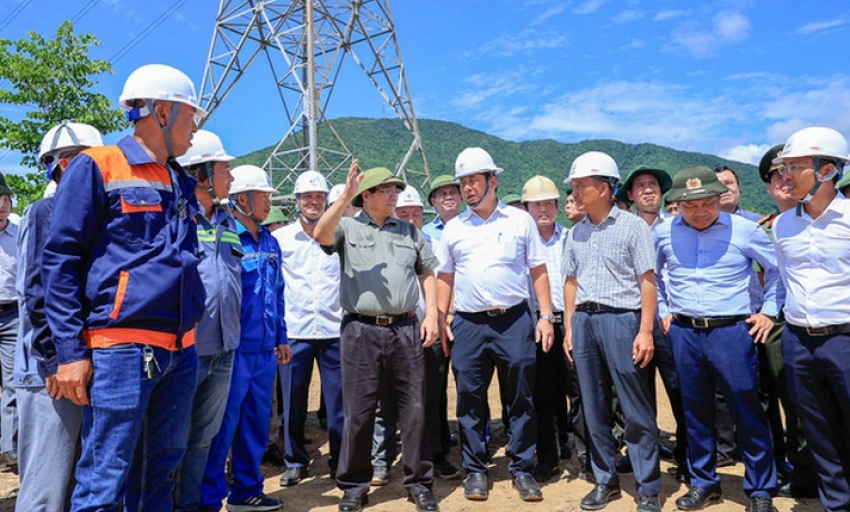 Thủ tướng biểu dương tinh thần thi công đường dây 500kV mạch 3 kéo điện ra Bắc