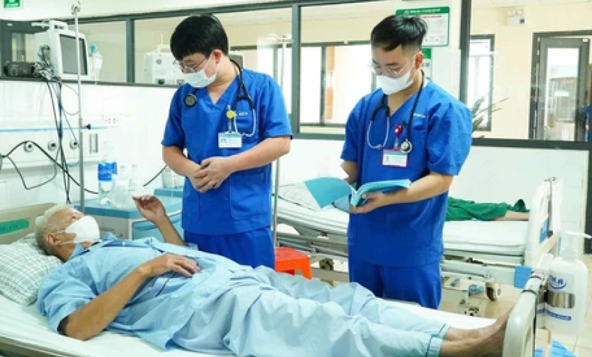 7 người nhập viện cấp cứu do nắng nóng, một người nguy kịch