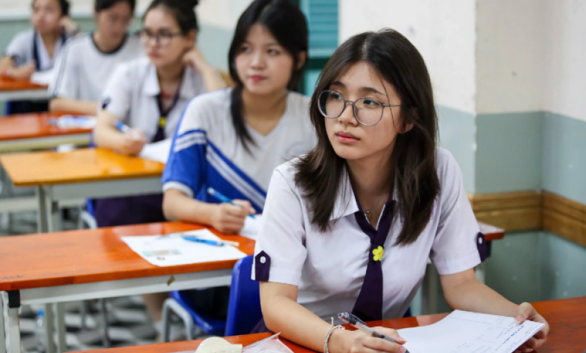 Bộ trưởng GD-ĐT đề nghị bám sát hướng dẫn chấm thi khi sáp nhập tỉnh