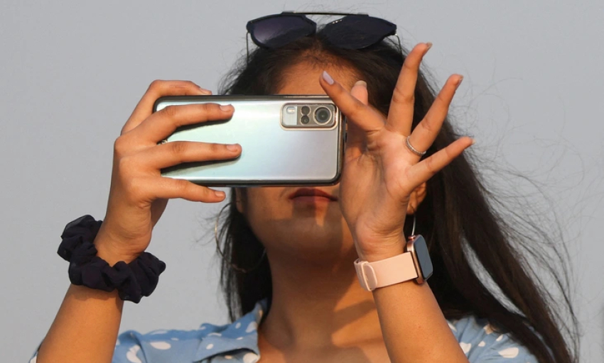 Camera trăm 'chấm' nhưng ảnh nhẹ tênh và 'bí mật' phía sau