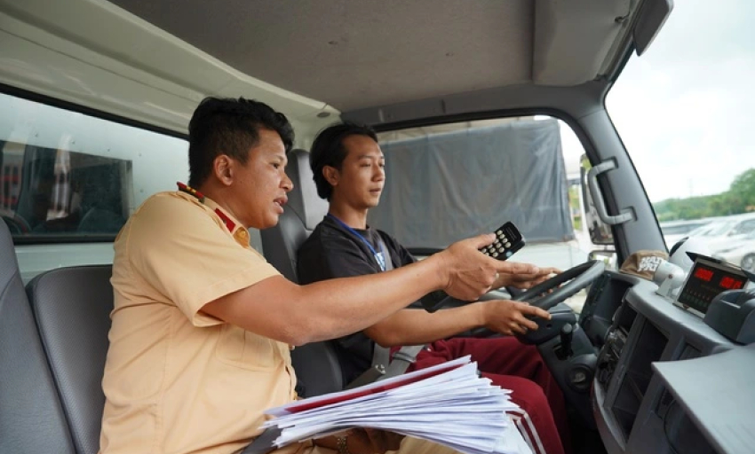 CSGT siết quản lý: Người chưa nộp phạt giao thông không được cấp bằng lái xe