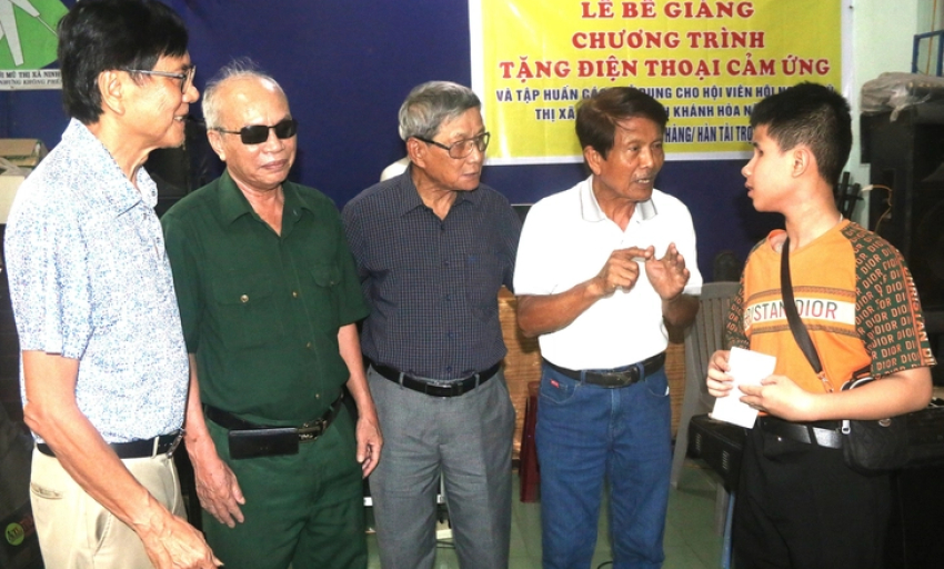 'Đôi mắt' cho người mù