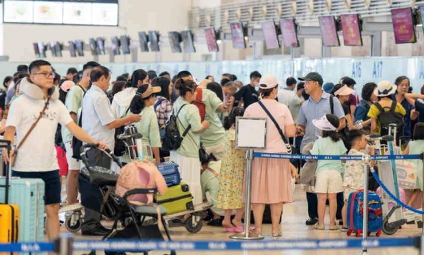 Gần 60 triệu lượt hành khách qua sân bay trong 6 tháng đầu năm