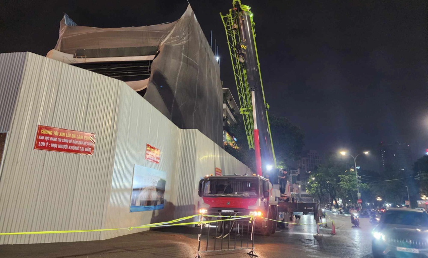 Hà Nội phá dỡ tòa nhà 'hàm cá mập'