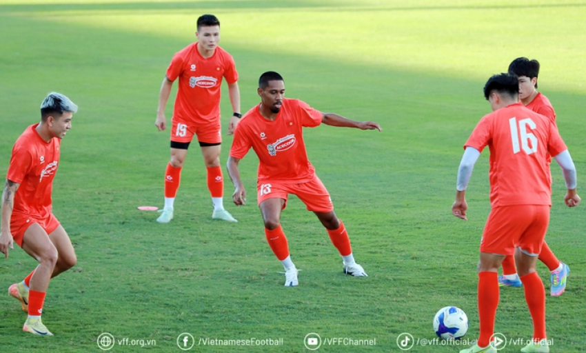Hàng công 'tịt ngòi', tuyển Việt Nam thắng U22 nhờ hàng tiền vệ