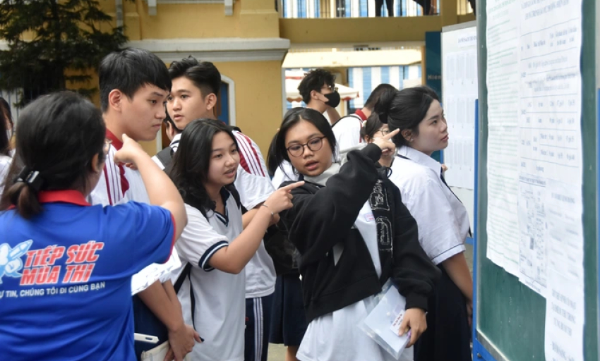 Hơn 1,15 triệu thí sinh bước vào ngày thi đầu tiên