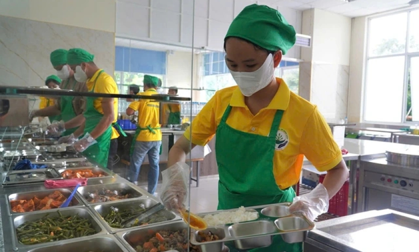 Lần đầu tiên có bếp ăn chia sẻ giá rẻ cho sinh viên ở ký túc xá